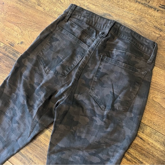 Cosmic Blue Love Women’s Camo Skinny Pants EUC Size 27 - Picture 5 of 6